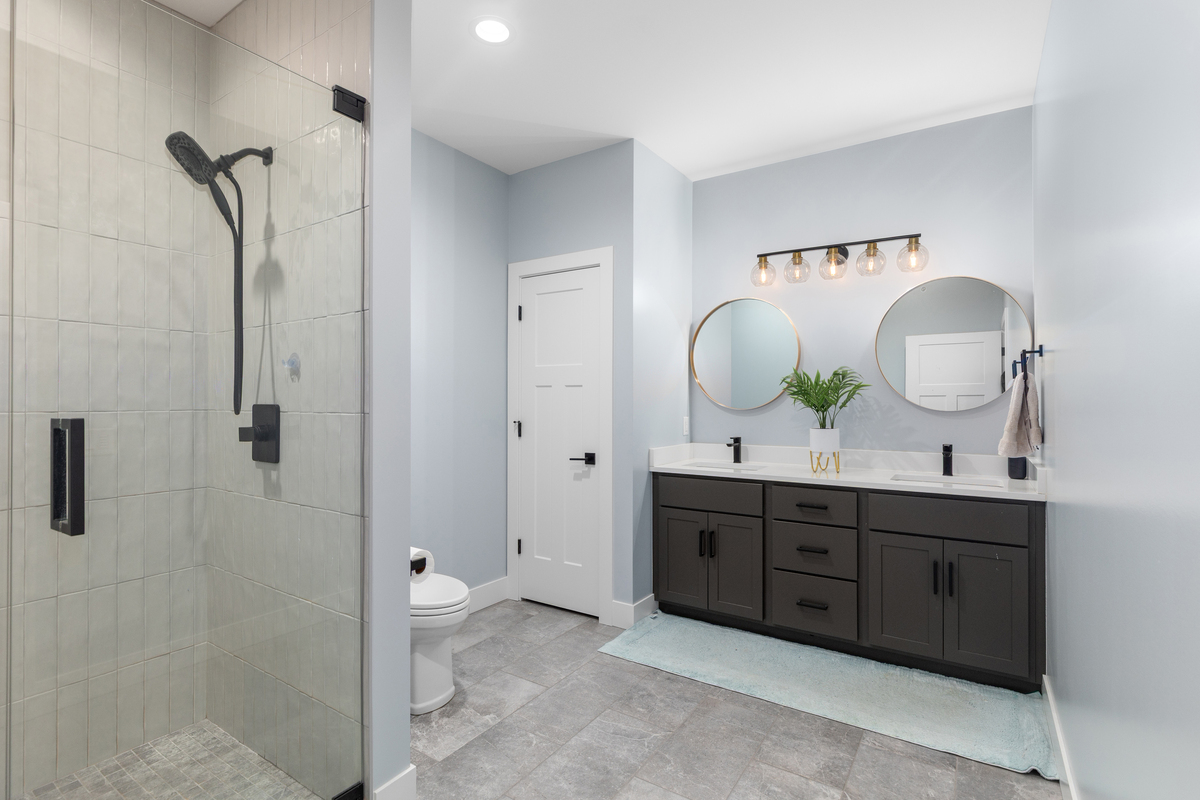 South Haven Living Bathroom